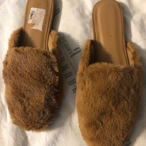 WOMEN'S CAMEL FUR SLIPPERS
